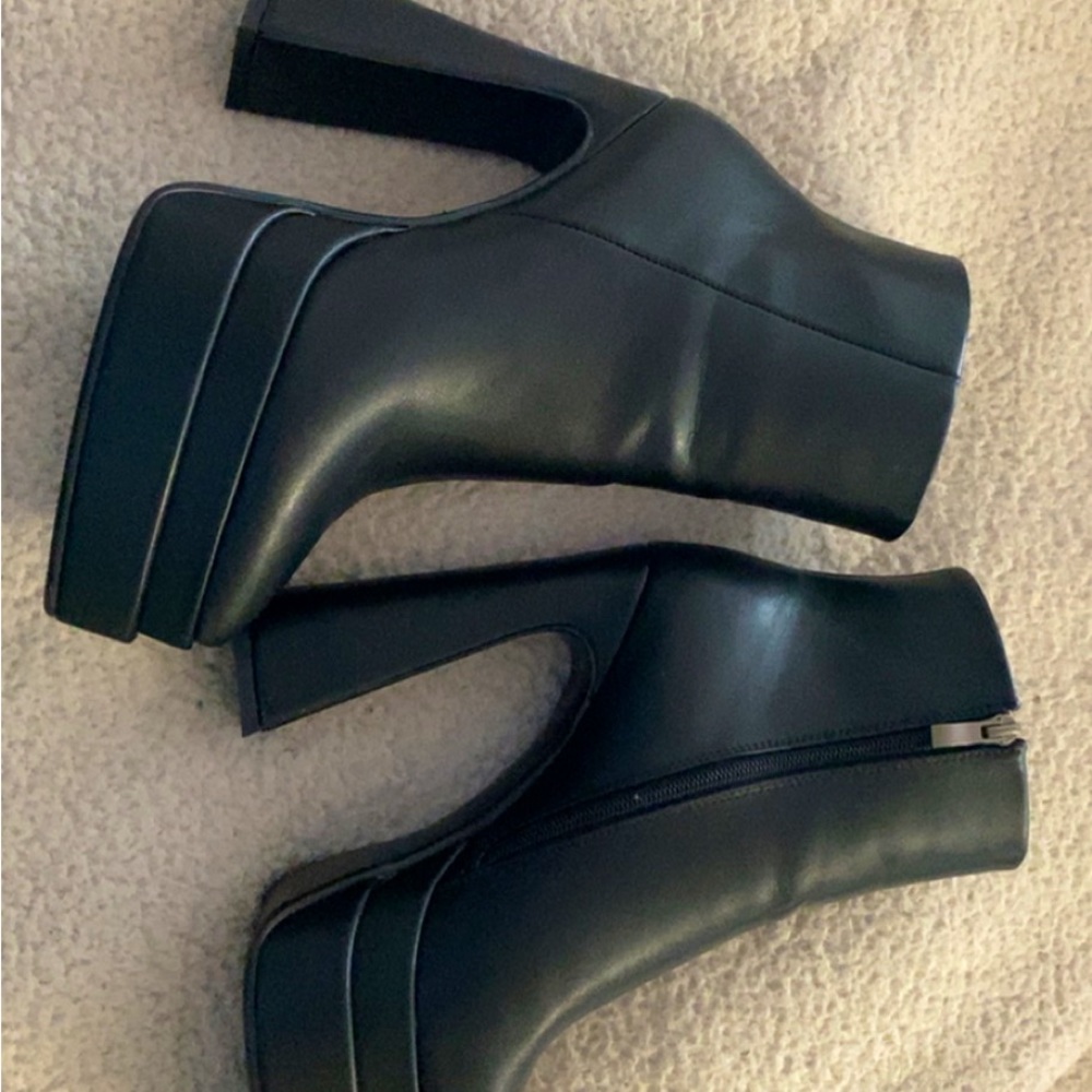 Chunky platform boots with pointed toe double platform. Heel height is 5.5